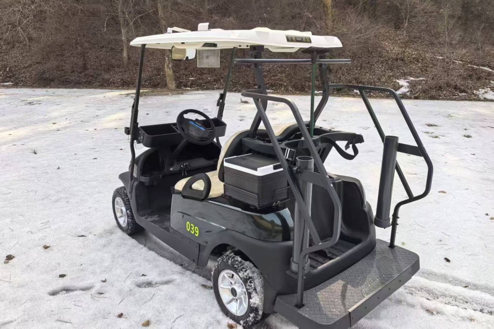 鐵嶺龍山高爾夫球場使用卓越高爾夫球車